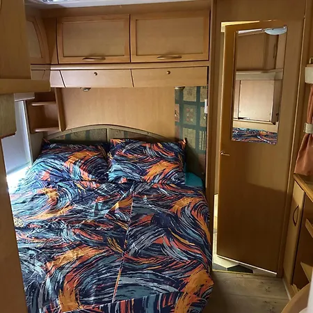 каравана бамбоо مكان تخييم *